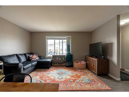 14-711 Beacon Hill Drive Drive, Fort Mcmurray, AB - Indoor Photo Showing Living Room