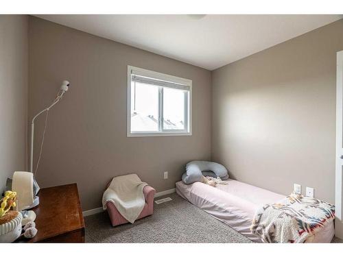 14-711 Beacon Hill Drive Drive, Fort Mcmurray, AB - Indoor Photo Showing Bedroom