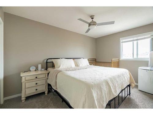 14-711 Beacon Hill Drive Drive, Fort Mcmurray, AB - Indoor Photo Showing Bedroom