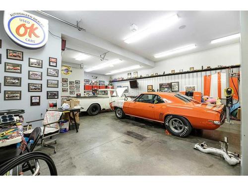 31 Ashley Close, Red Deer, AB - Indoor Photo Showing Garage