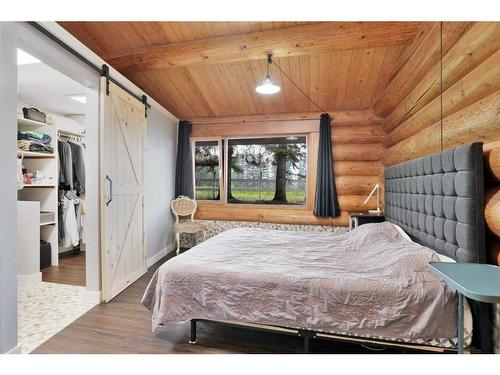 40419 Highway 20, Rural Lacombe County, AB - Indoor Photo Showing Bedroom