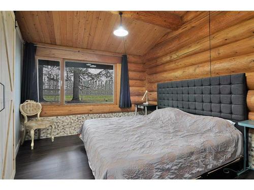 40419 Highway 20, Rural Lacombe County, AB - Indoor Photo Showing Bedroom