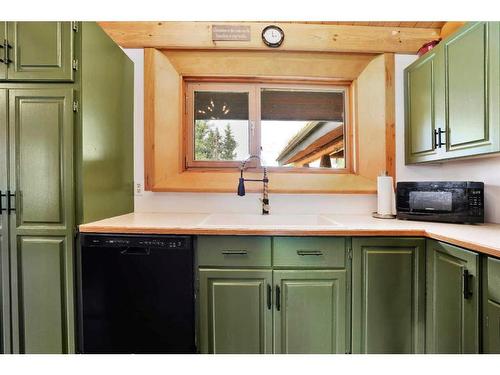 40419 Highway 20, Rural Lacombe County, AB - Indoor Photo Showing Kitchen