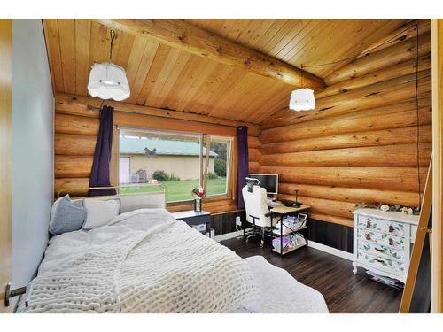 40419 Highway 20, Rural Lacombe County, AB - Indoor Photo Showing Bedroom