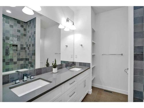 12 Songbird Green, Sylvan Lake, AB - Indoor Photo Showing Bathroom