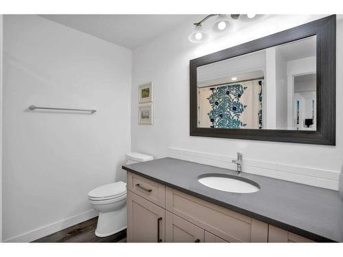 12 Songbird Green, Sylvan Lake, AB - Indoor Photo Showing Bathroom