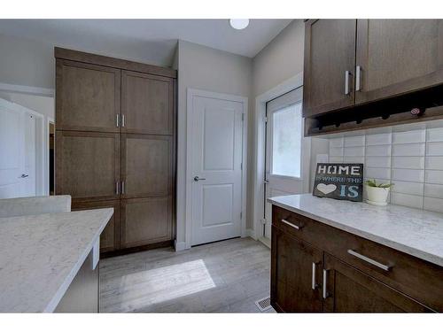 55 Henderson Crescent, Penhold, AB - Indoor Photo Showing Kitchen