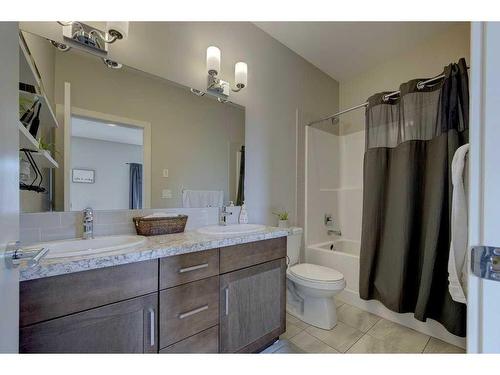 55 Henderson Crescent, Penhold, AB - Indoor Photo Showing Bathroom