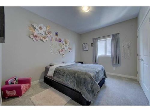 55 Henderson Crescent, Penhold, AB - Indoor Photo Showing Bedroom