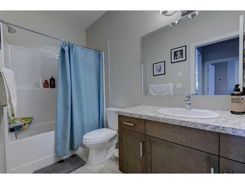 55 Henderson Crescent, Penhold, AB - Indoor Photo Showing Bathroom