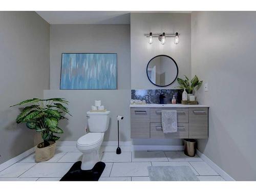 55 Henderson Crescent, Penhold, AB - Indoor Photo Showing Bathroom