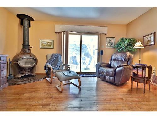 5215 67 Street, Ponoka, AB - Indoor Photo Showing Living Room