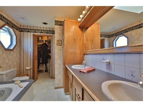 5215 67 Street, Ponoka, AB - Indoor Photo Showing Bathroom