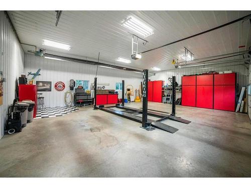 121 Bailey Avenue, Rural Camrose County, AB - Indoor Photo Showing Garage