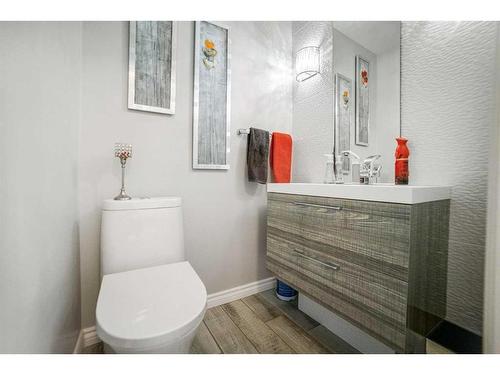 121 Bailey Avenue, Rural Camrose County, AB - Indoor Photo Showing Bathroom