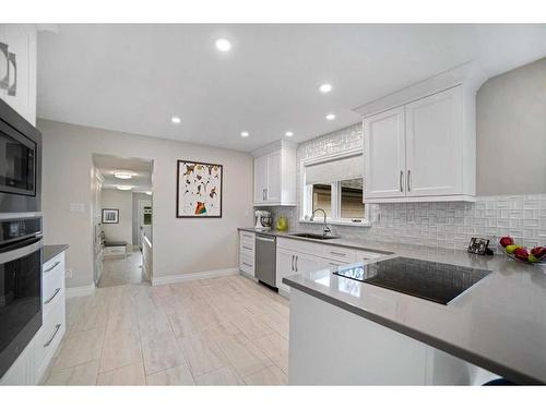 121 Bailey Avenue, Rural Camrose County, AB - Indoor Photo Showing Kitchen With Upgraded Kitchen