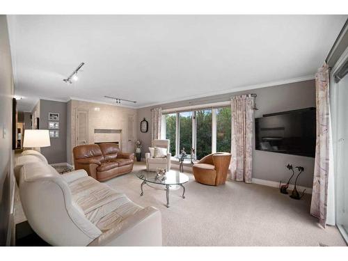 121 Bailey Avenue, Rural Camrose County, AB - Indoor Photo Showing Living Room