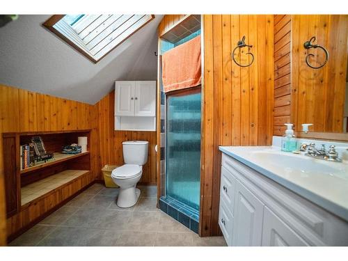 127-44101 Range Road 214, Rural Camrose County, AB - Indoor Photo Showing Bathroom