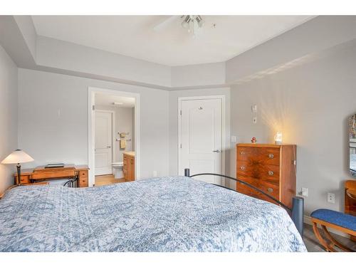 128-6 Michener Boulevard, Red Deer, AB - Indoor Photo Showing Bedroom