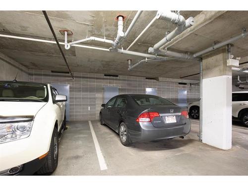 128-6 Michener Boulevard, Red Deer, AB - Indoor Photo Showing Garage