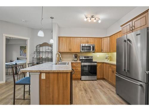 128-6 Michener Boulevard, Red Deer, AB - Indoor Photo Showing Kitchen