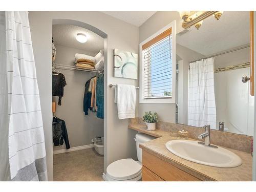 60 Jarvis Avenue, Red Deer, AB - Indoor Photo Showing Bathroom