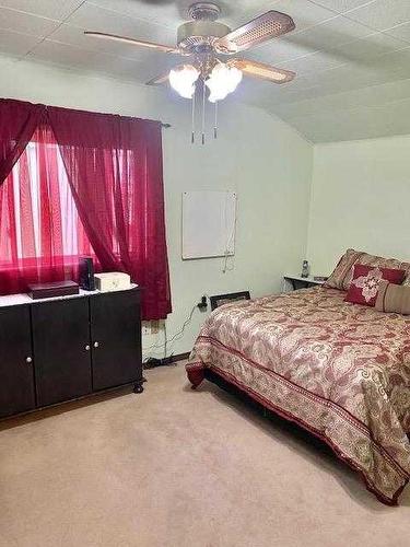 5007 48 Street, Hardisty, AB - Indoor Photo Showing Bedroom