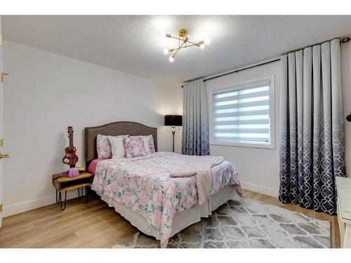 191 Cranston Gate Se, Calgary, AB - Indoor Photo Showing Bedroom