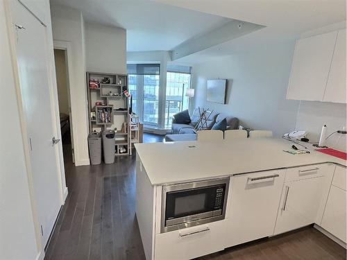 3004-10360 102 Nw, Edmonton, AB - Indoor Photo Showing Kitchen