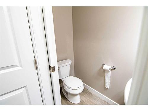 205-148 Vanier Drive, Red Deer, AB - Indoor Photo Showing Bathroom