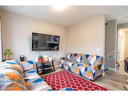 205-148 Vanier Drive, Red Deer, AB - Indoor Photo Showing Kitchen