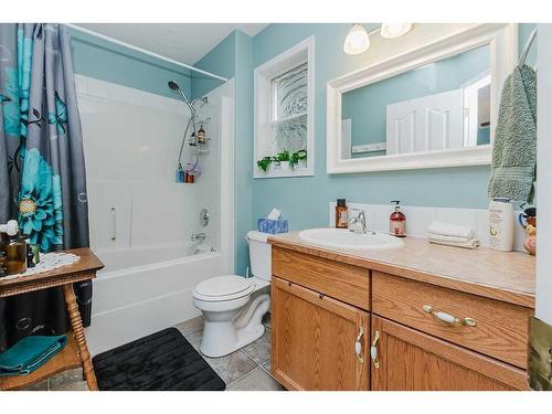 25 Kerry Wood Mews, Red Deer, AB - Indoor Photo Showing Bathroom