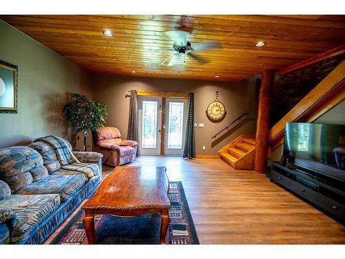 11 Beaver Dam View, Rural Clearwater County, AB - Indoor Photo Showing Living Room