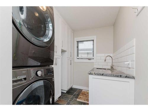 139 Armitage Close, Red Deer, AB - Indoor Photo Showing Laundry Room