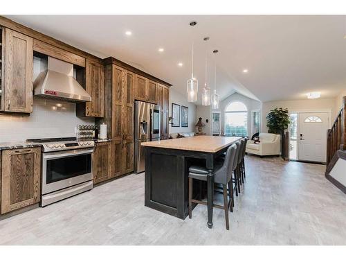 139 Armitage Close, Red Deer, AB - Indoor Photo Showing Kitchen With Upgraded Kitchen