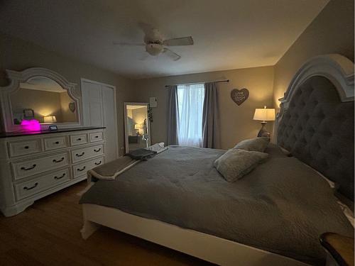 6117 32 Avenue, Camrose, AB - Indoor Photo Showing Bedroom