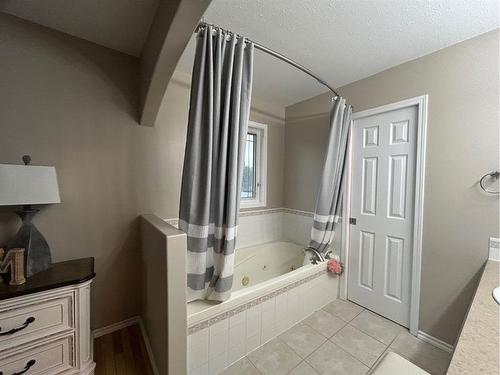 6117 32 Avenue, Camrose, AB - Indoor Photo Showing Bathroom