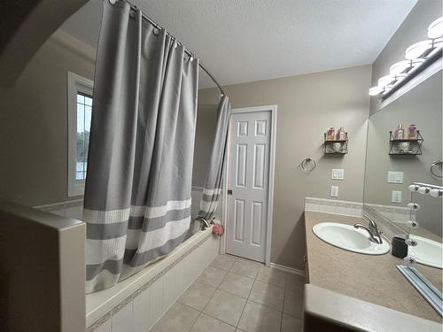 6117 32 Avenue, Camrose, AB - Indoor Photo Showing Bathroom