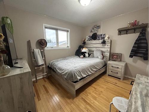 6117 32 Avenue, Camrose, AB - Indoor Photo Showing Bedroom