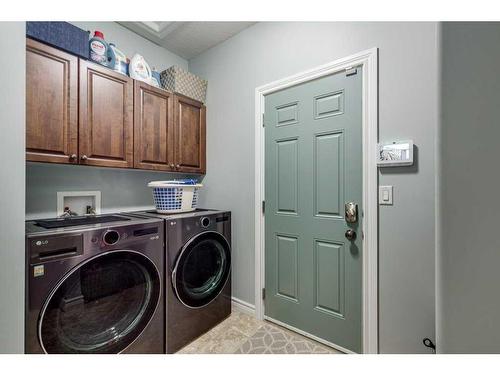 39 Daniel Crescent, Red Deer, AB - Indoor Photo Showing Laundry Room