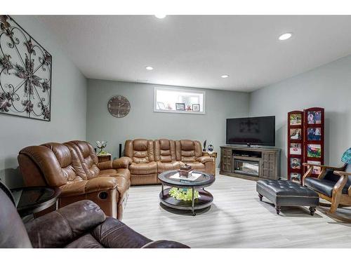 39 Daniel Crescent, Red Deer, AB - Indoor Photo Showing Living Room