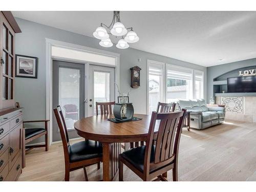 39 Daniel Crescent, Red Deer, AB - Indoor Photo Showing Dining Room