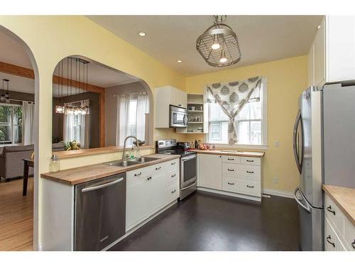 5319 51 Avenue, Lacombe, AB - Indoor Photo Showing Kitchen With Double Sink