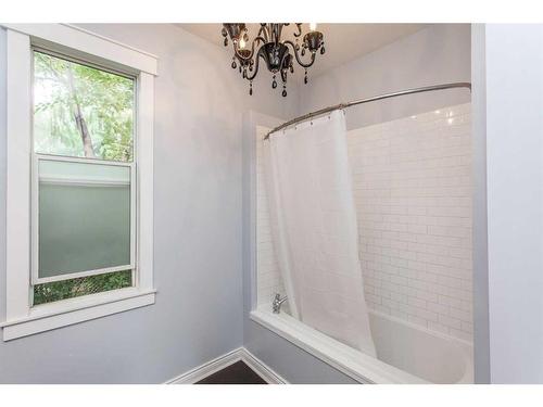 5319 51 Avenue, Lacombe, AB - Indoor Photo Showing Bathroom