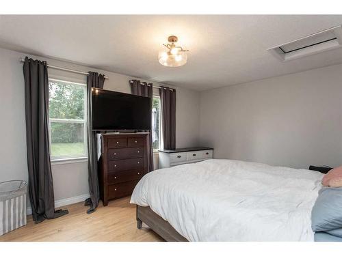 5319 51 Avenue, Lacombe, AB - Indoor Photo Showing Bedroom