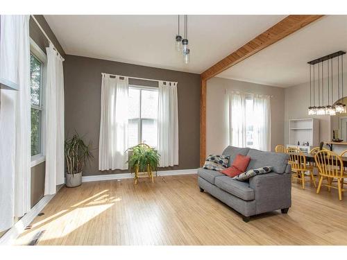 5319 51 Avenue, Lacombe, AB - Indoor Photo Showing Living Room