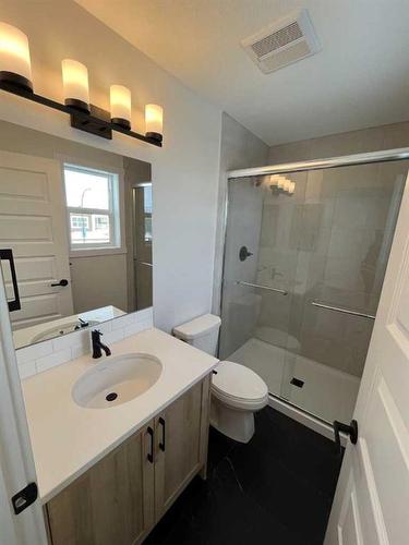 211 Lewiston Drive Ne, Calgary, AB - Indoor Photo Showing Bathroom