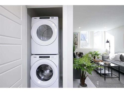 712-135 Mahogany Parade Se, Calgary, AB - Indoor Photo Showing Laundry Room