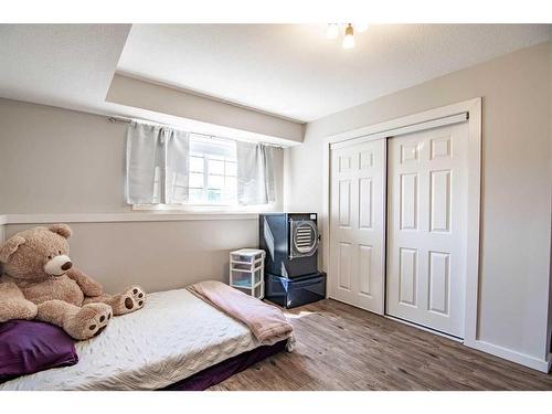 132 Oswald Close, Red Deer, AB - Indoor Photo Showing Bedroom