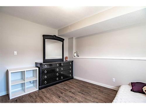 132 Oswald Close, Red Deer, AB - Indoor Photo Showing Bedroom